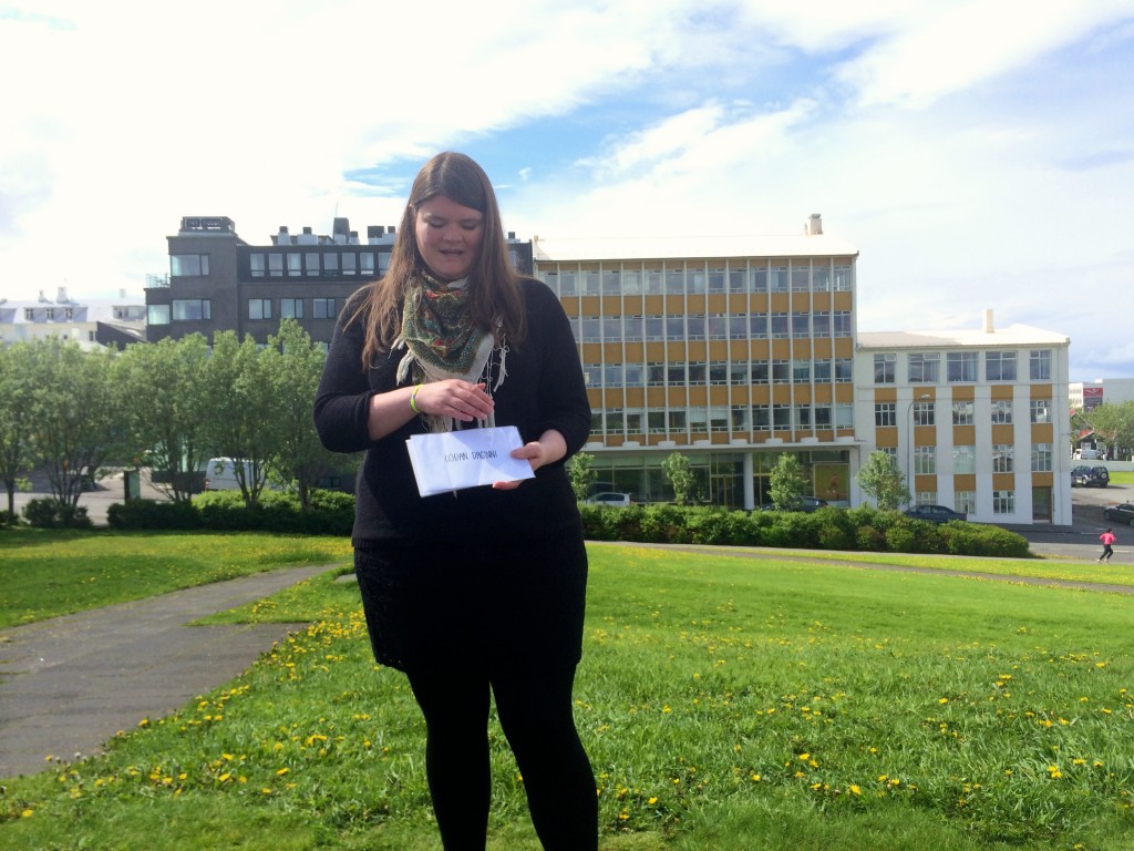 Auður giving us a nice outdoor Icelandic lesson